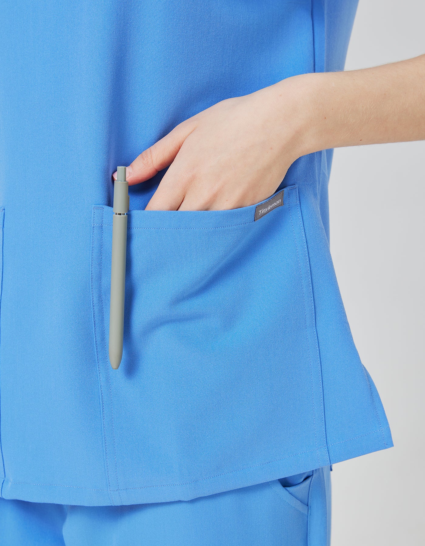 Women Scrub Top - 4 Pockets V-Neck